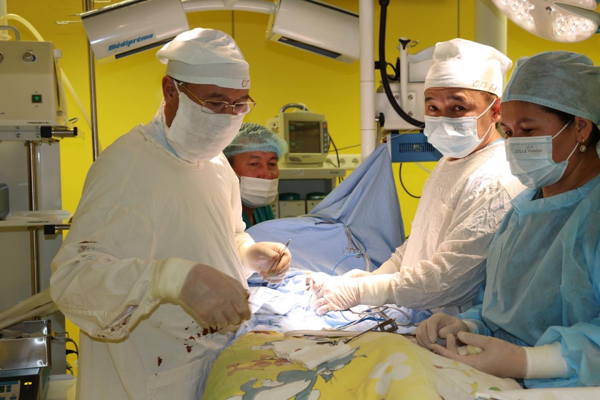 «Я переживаю за каждого пациента» - детский хирург с 35-летним стажем рассказал о сложностях профессии