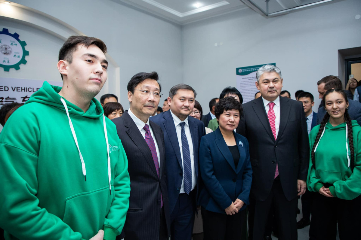 Новое поколение автомобильных инженеров будут готовить на востоке Казахстана в «Мастерской Лу Бань»