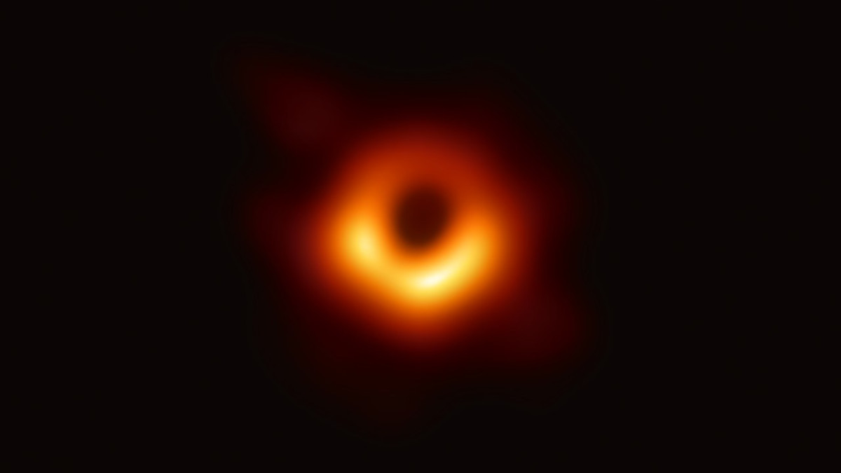 “Черная дыра без дыры” - профессор из казахстанского университета изучает загадку Вселенной