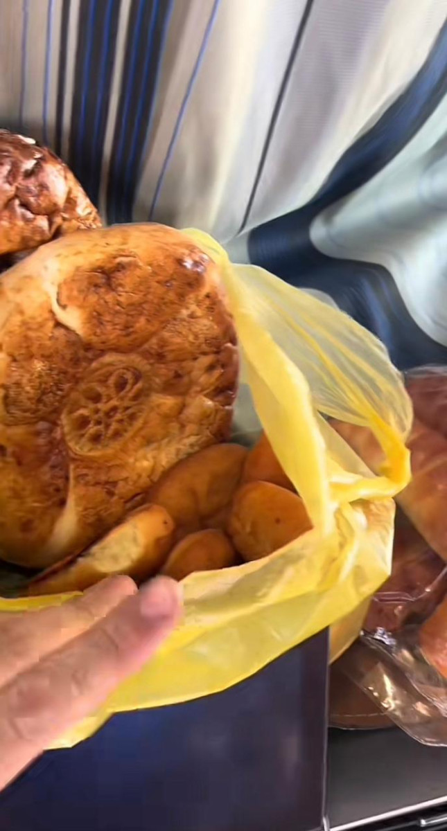 Российские дальнобойщики благодарят казахов за горячую еду – что сейчас происходит на дорогах Казахстана