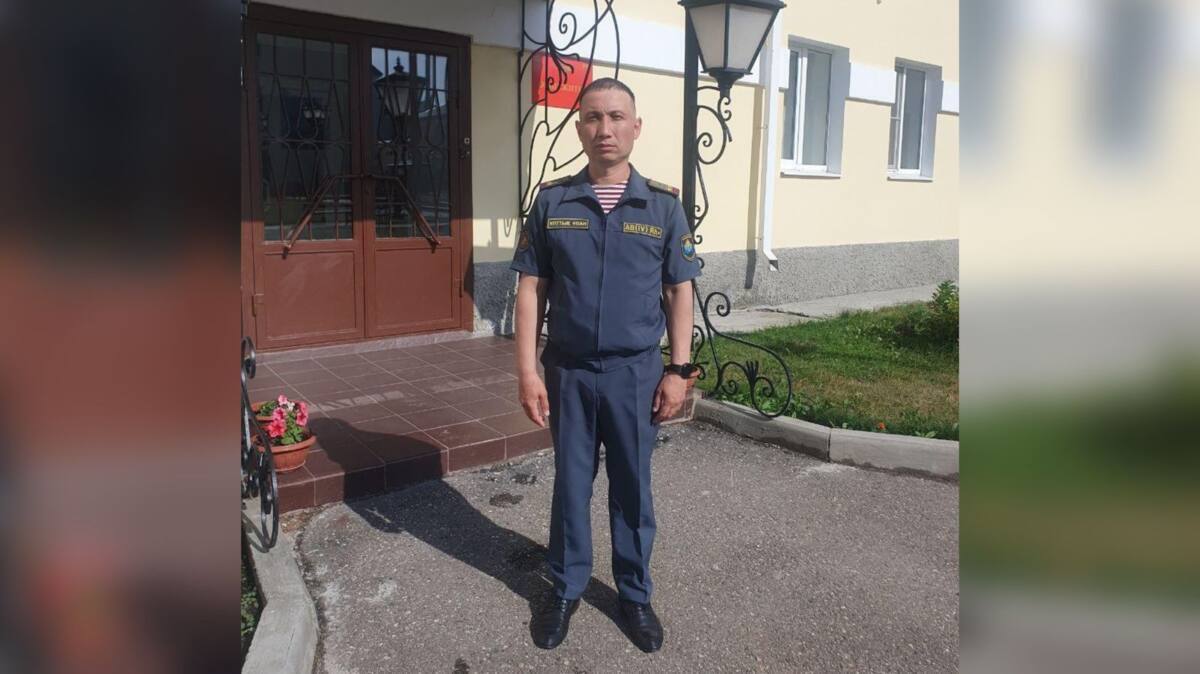 Залез по трубе к окну квартиры: офицер Нацгвардии МВД из Казахстана спас ребёнка в Костроме