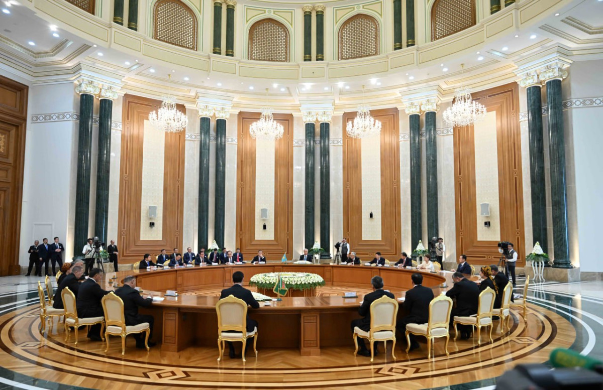 Токаев провел переговоры с Президентом Туркменистана в расширенном формате