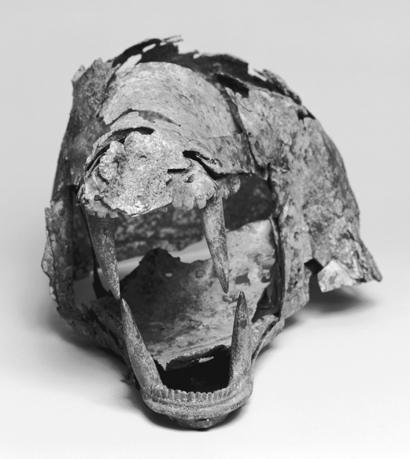 Где можно увидеть шлем с головой волка