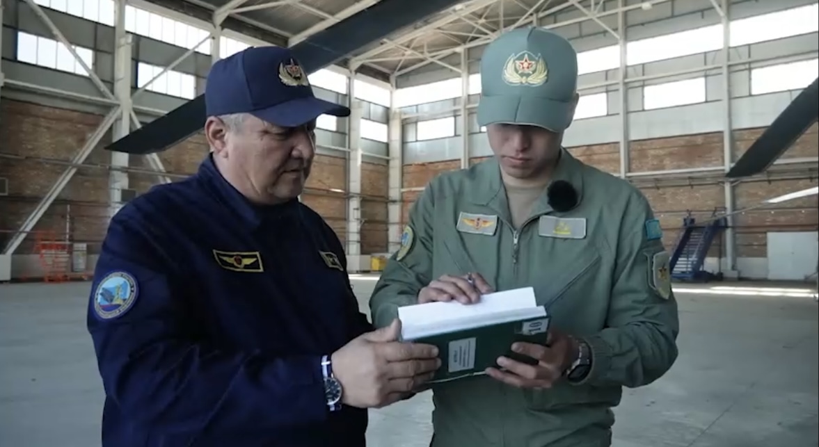 Аспан қауіпсіздігін күзеткен ерлер: Әскери авиациялық бөлімнен арнайы репортаж