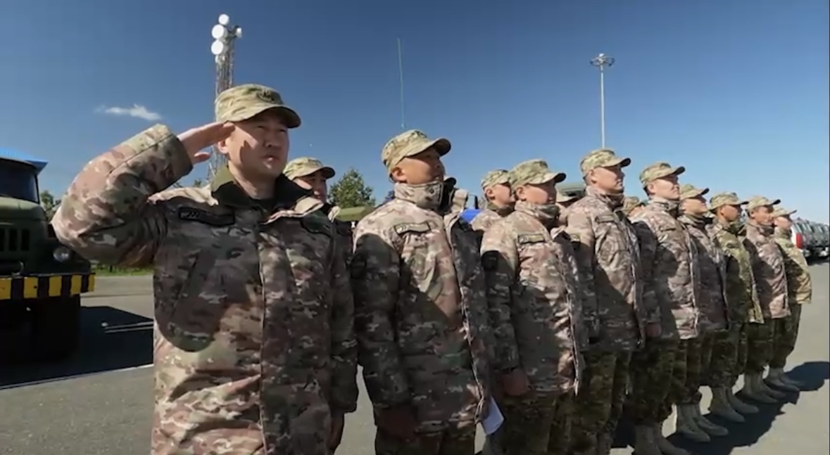 Аспан қауіпсіздігін күзеткен ерлер: Әскери авиациялық бөлімнен арнайы репортаж
