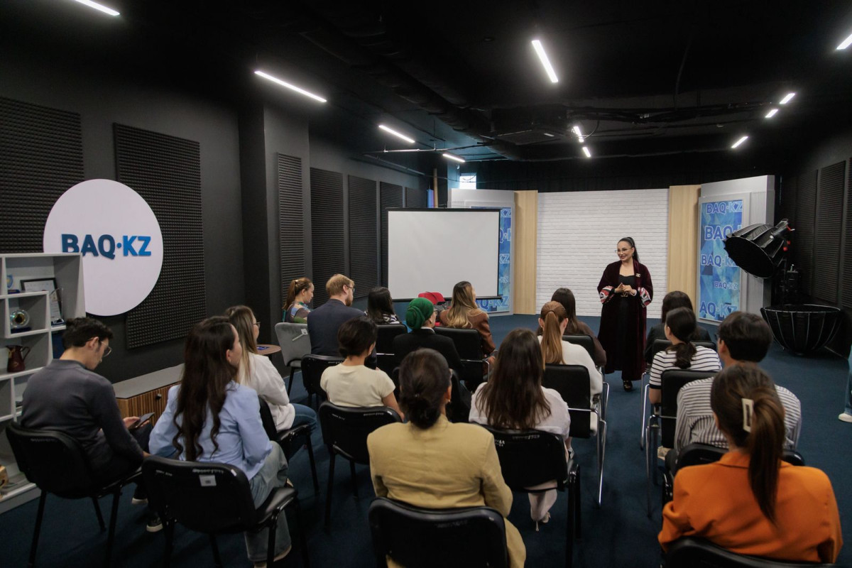 Танымал тележүргізуші Сәнді Сұлтан Qazcontent журналистеріне лекция-тренинг өткізді