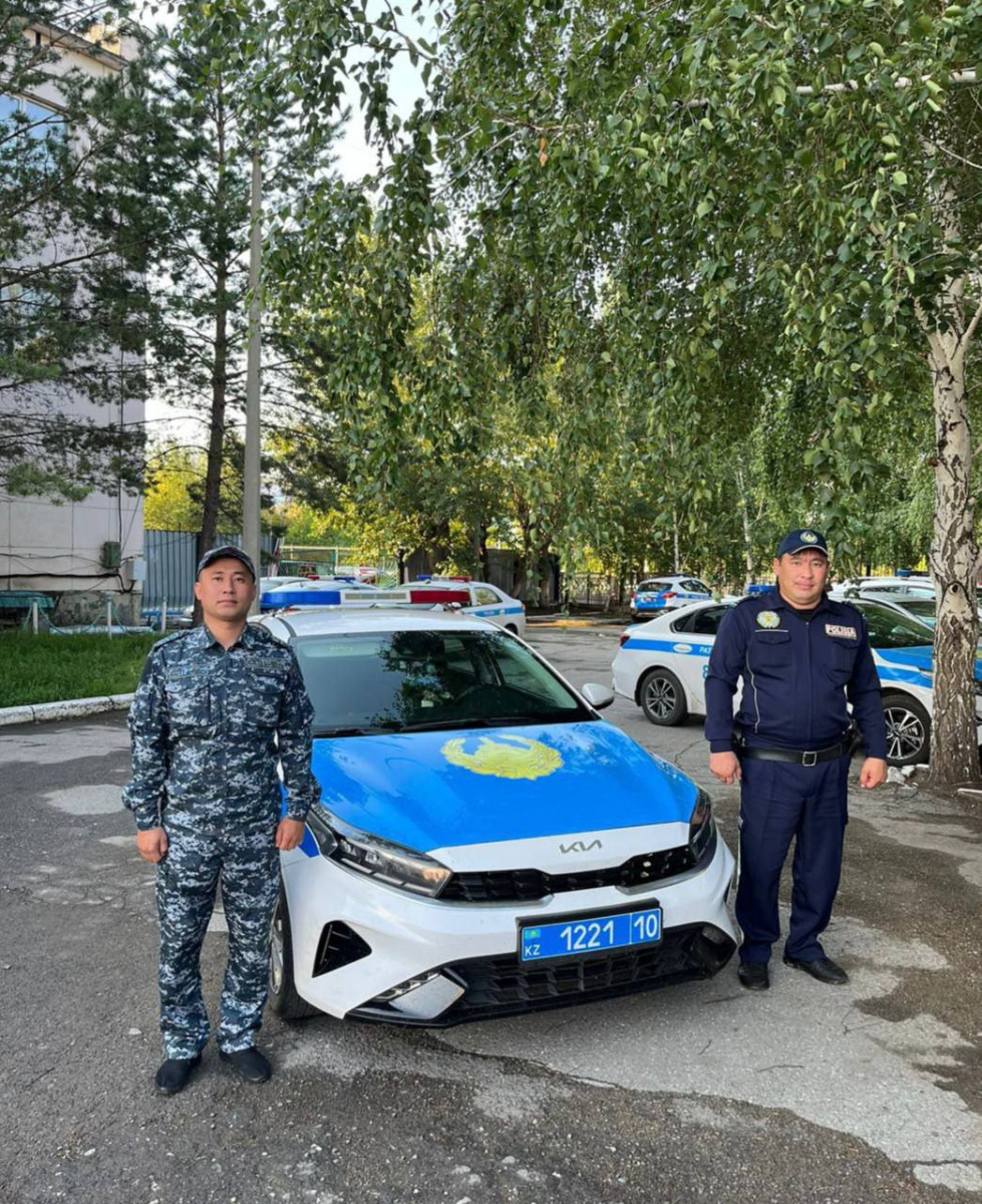 Қостанайда жолда толғағы қысқан әйелді полицейлер перзентханаға жедел жеткізді