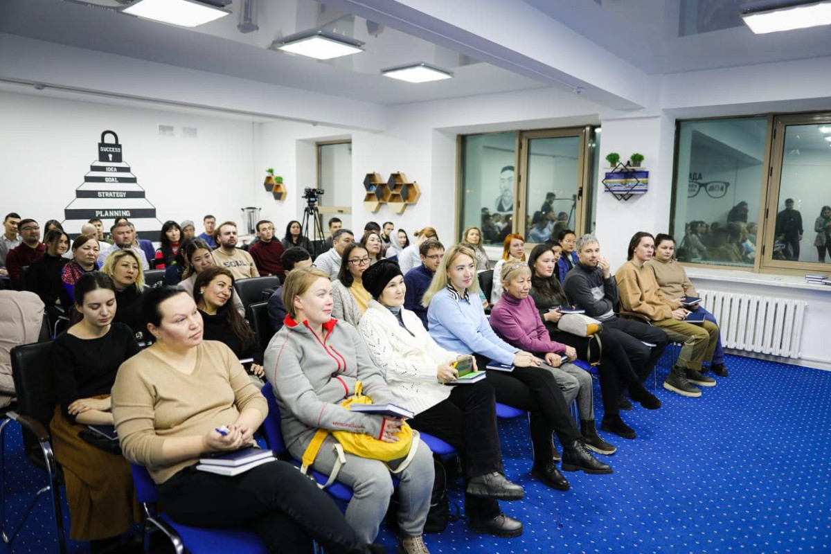 Активисты «Жастар Рухы» открыли бесплатные курсы казахского языка в регионах