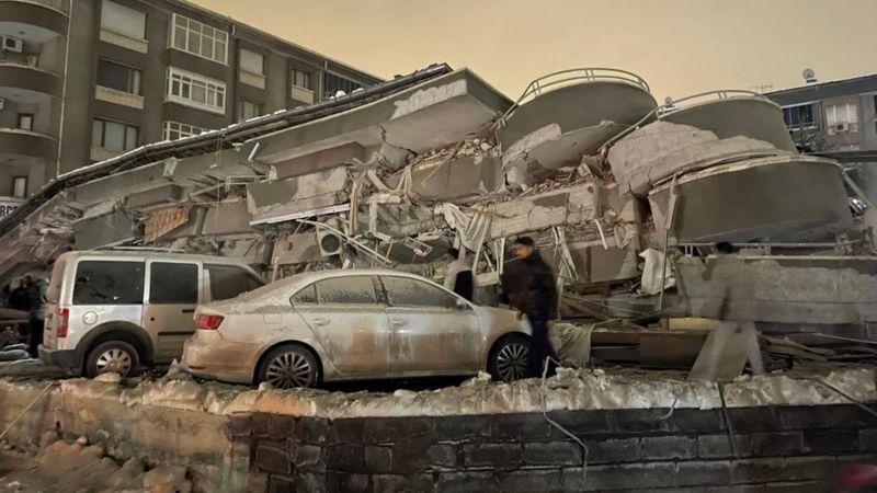 Растет число погибших в результате землетрясения в Турции