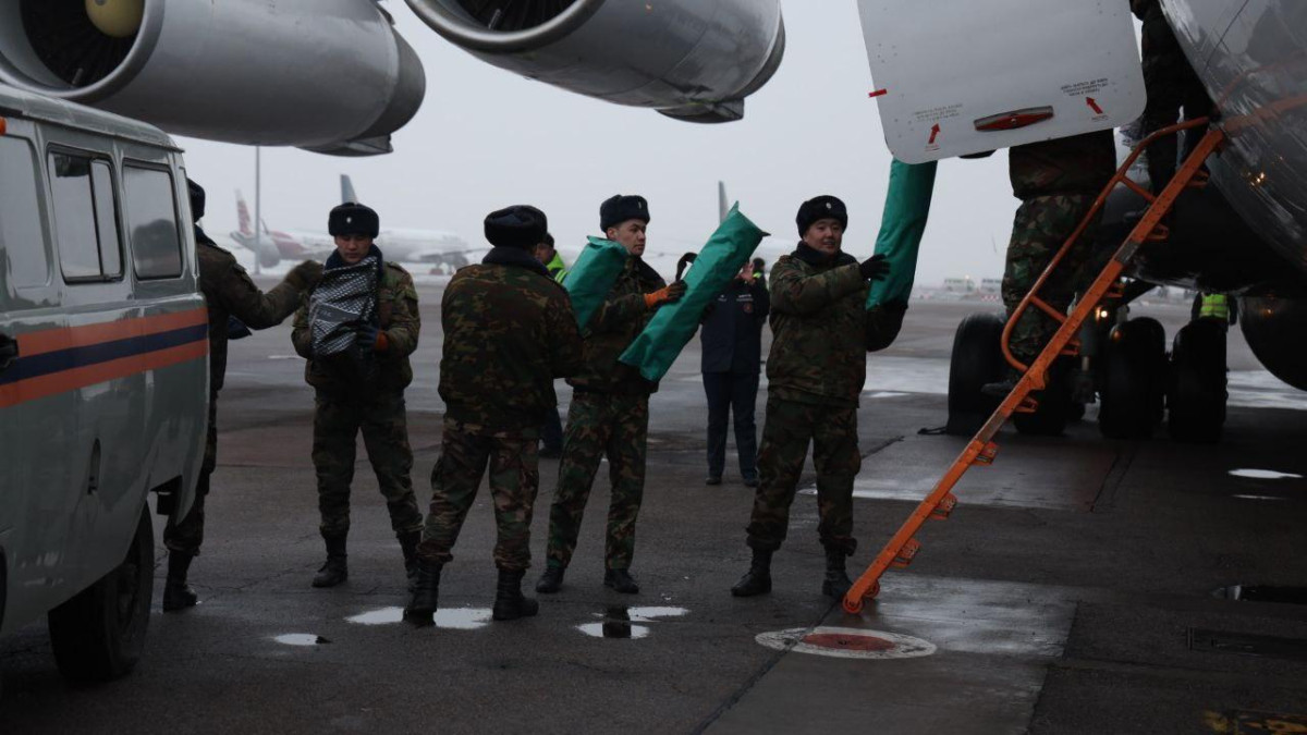 Казахстанские спасатели вылетели в Турцию