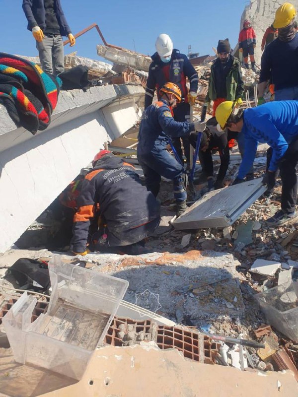На данный момент спасателями МЧС Казахстана спасено 7 человек в Турции