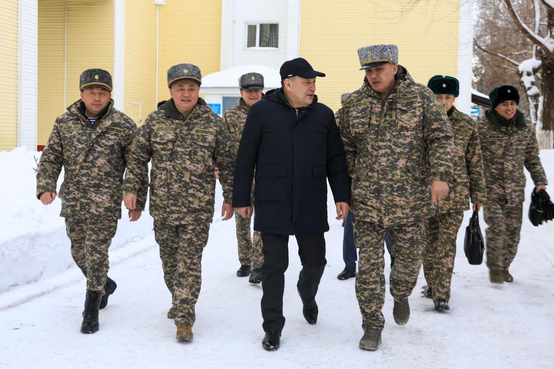 Министр обороны проверил учебную базу военного вуза Актюбинской области