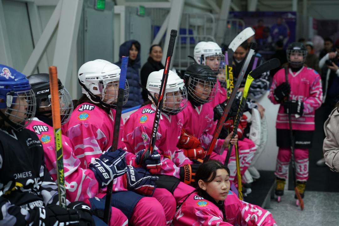Благотворительный турнир по женскому хоккею прошел в Астане