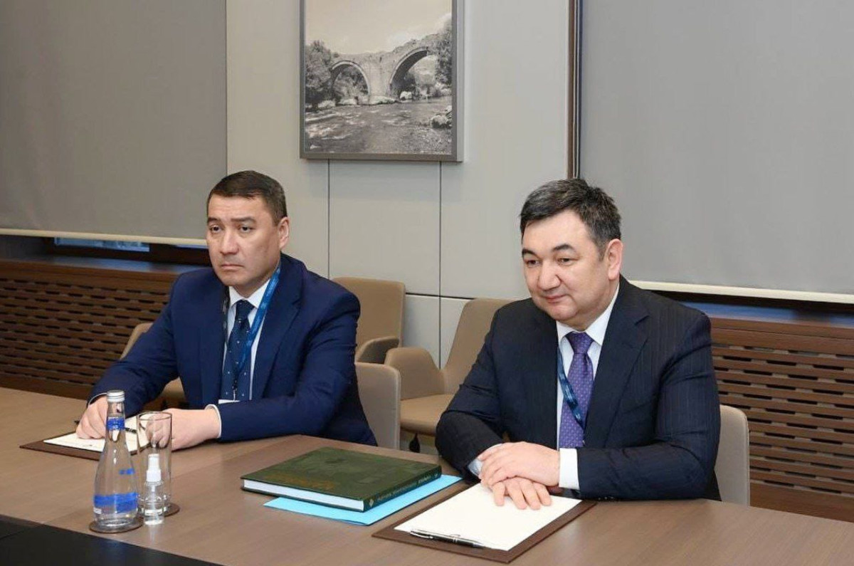 Дархан Кыдырали встретился с министром иностранных дел Азербайджана