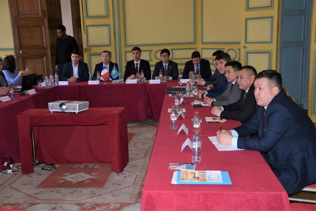 Казахстан и Франция развивают военно-техническое сотрудничество