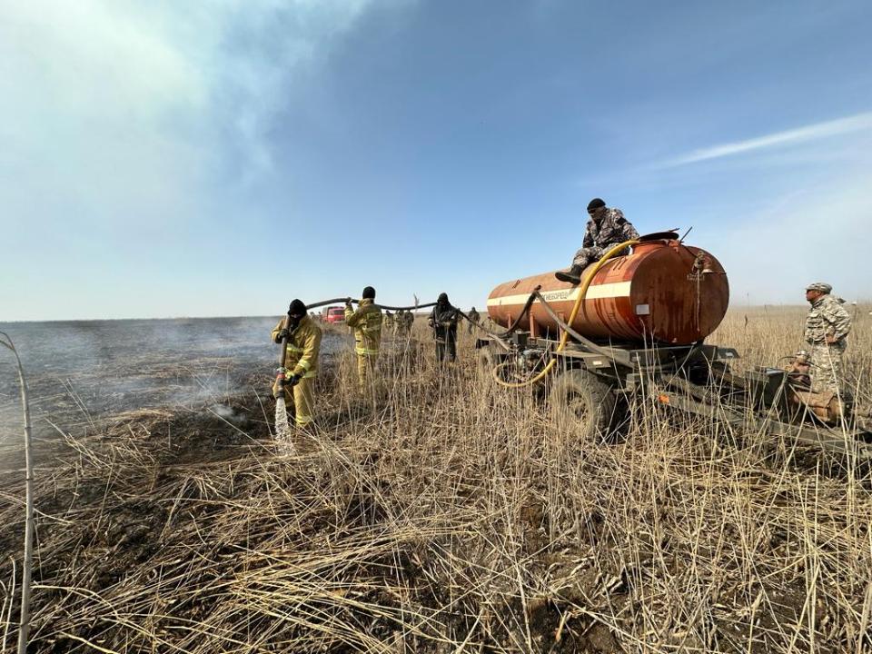 Возгорание камыша ликвидировали в Атырауской области