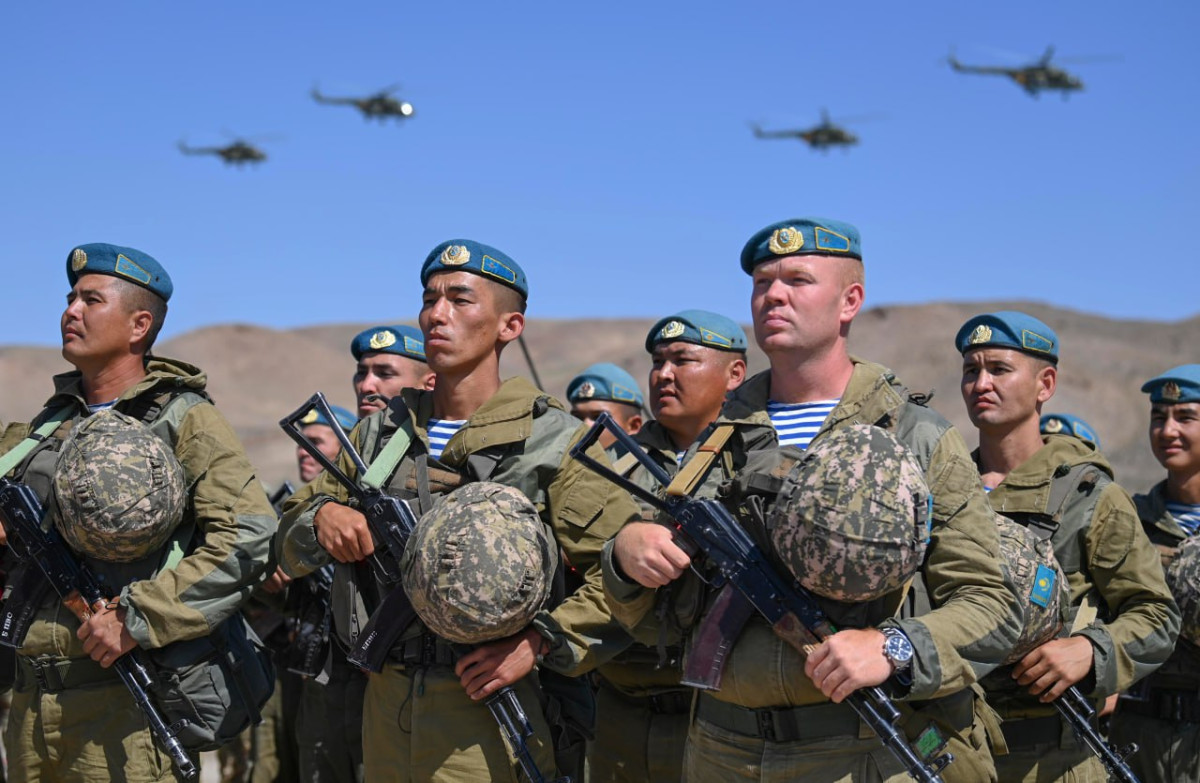 Глава государства посетил стратегические командно-штабные военные учения «Батыл тойтарыс – 2023»
