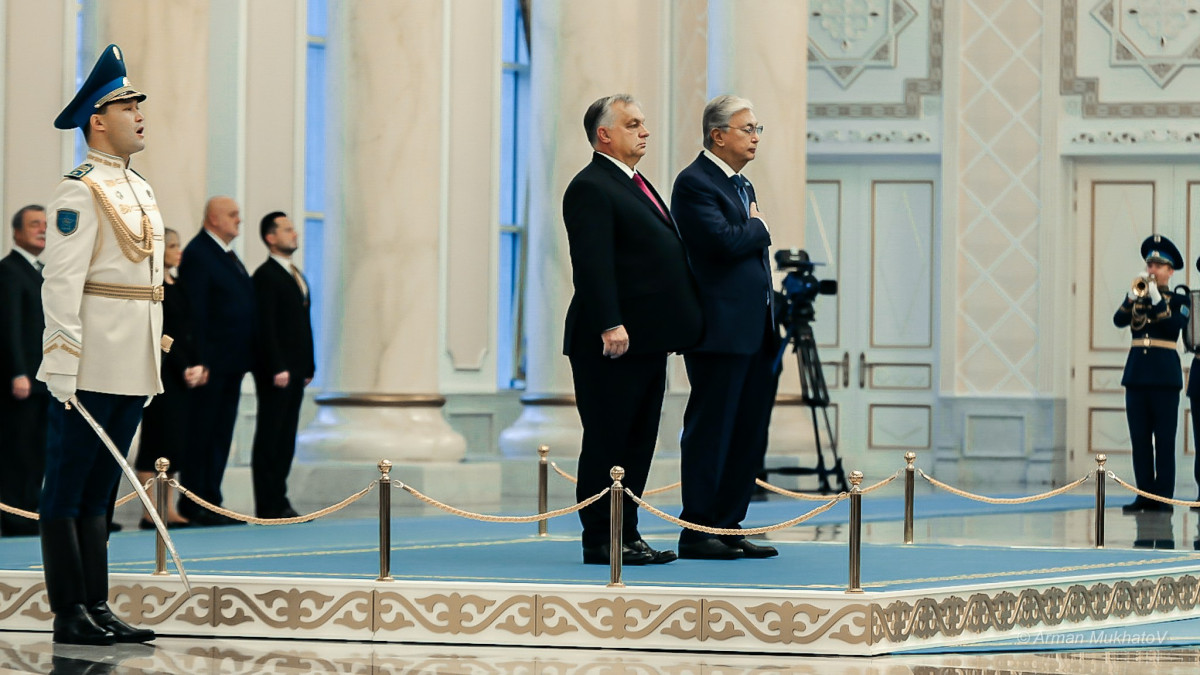Мажарстан премьер-министрі Виктор Орбан мемлекет басшысы Қасым-Жомарт Тоқаевпен кездесу үшін Астанаға келді