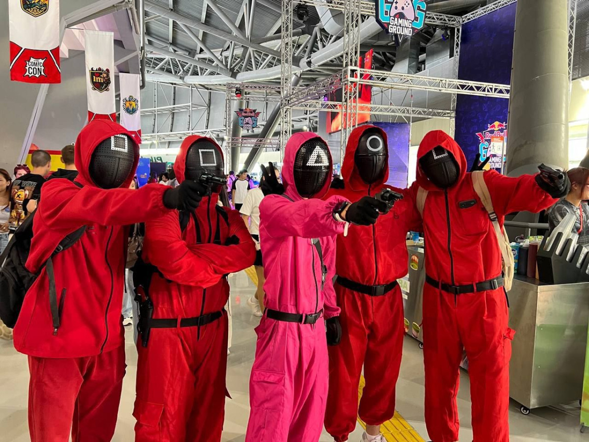 Второй день Comic Con 2025: косплееры за миллионы, а Эсай Моралес учит жизни