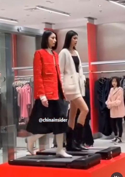 Живые манекены в ТРЦ: новый тренд или провокация? Живые манекены в ТРЦ: новый тренд или провокация?