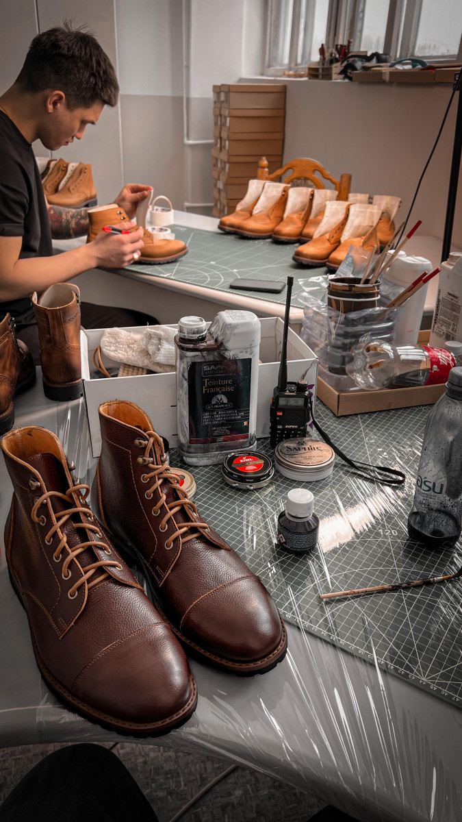 Как карагандинец шьет обувь – настоящее произведение искусства