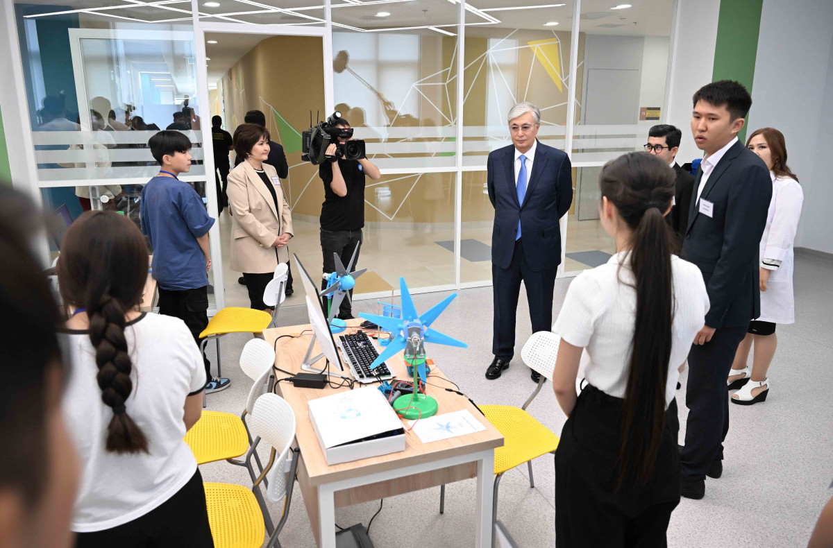 Токаев посетил Центр инновационного творчества школьников