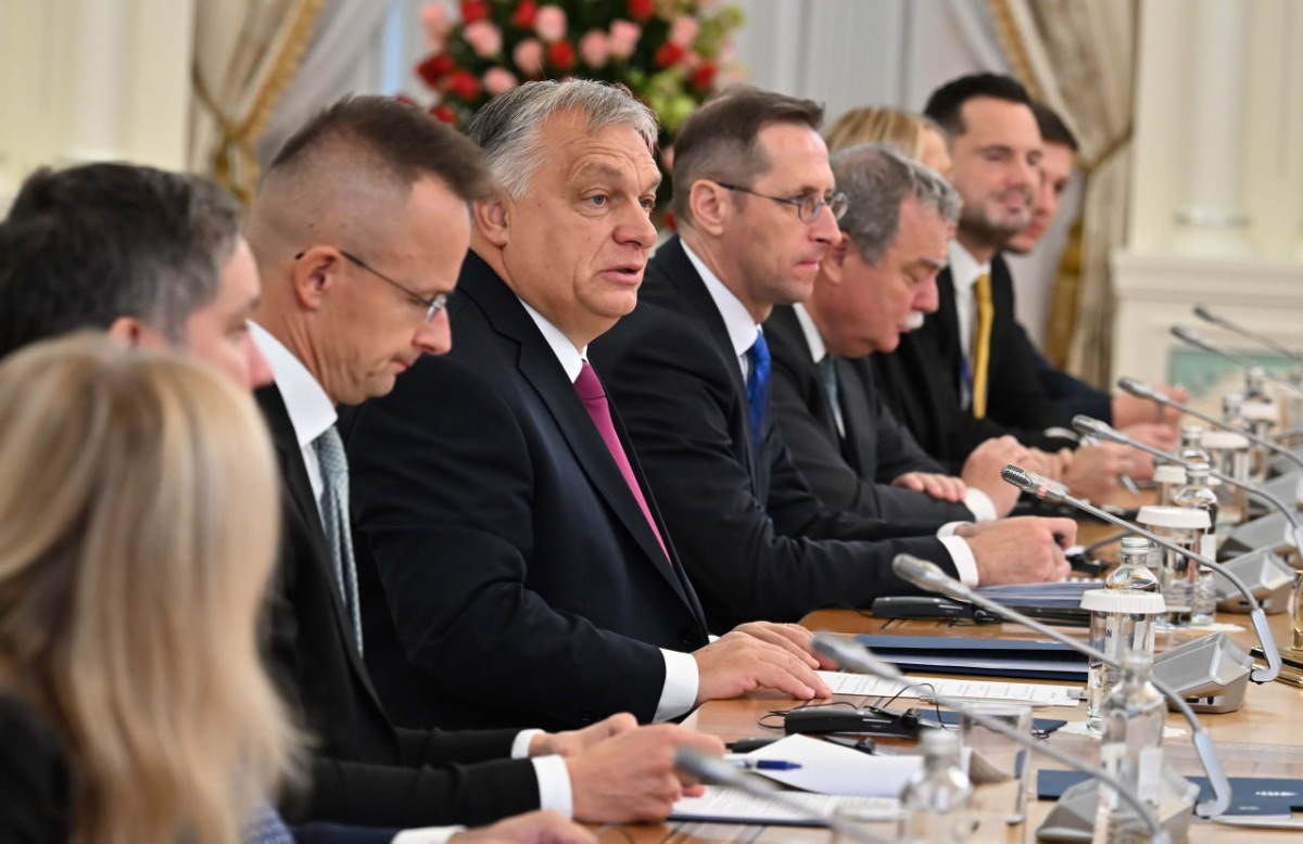 Токаев и Орбан провели переговоры в расширенном формате