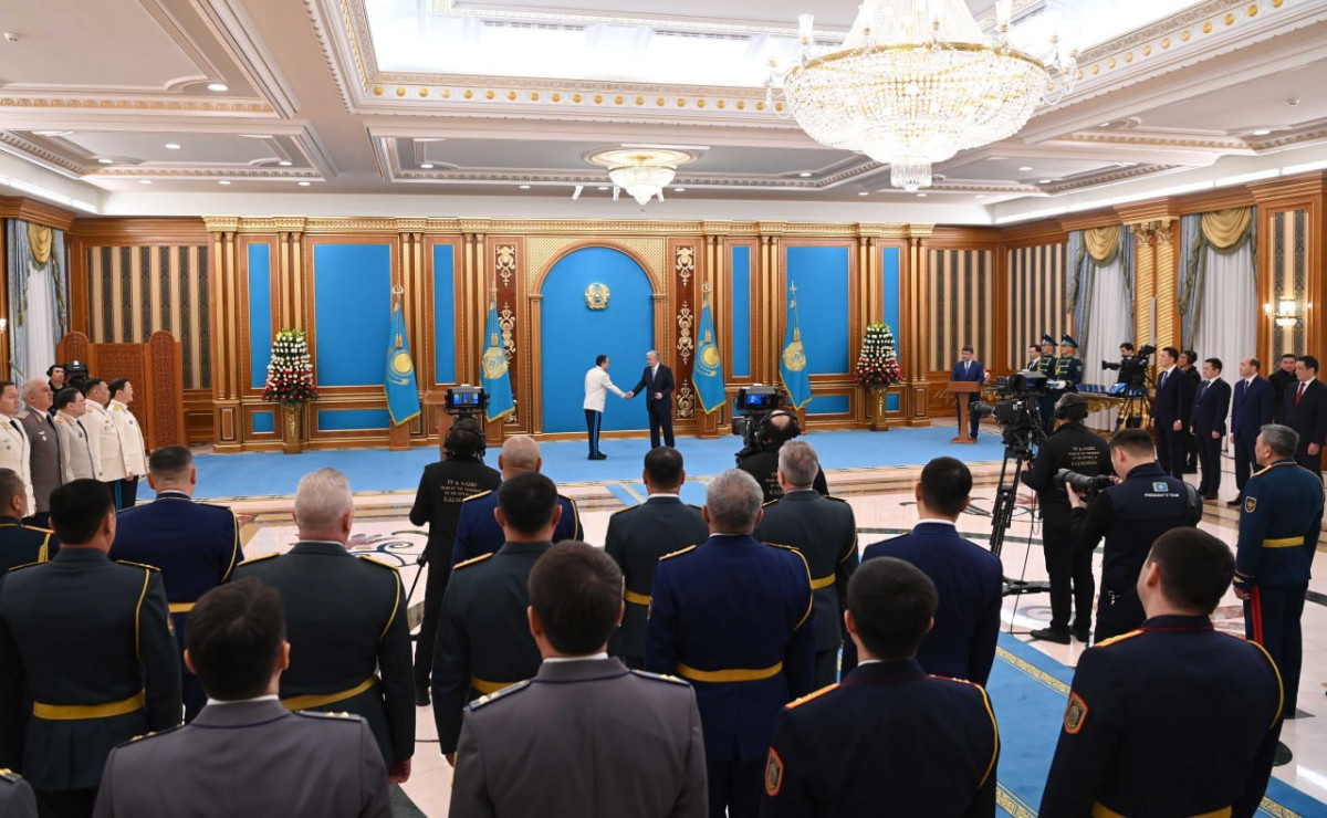 Касым-Жомарт Токаев вручил награды казахстанским защитникам отечества