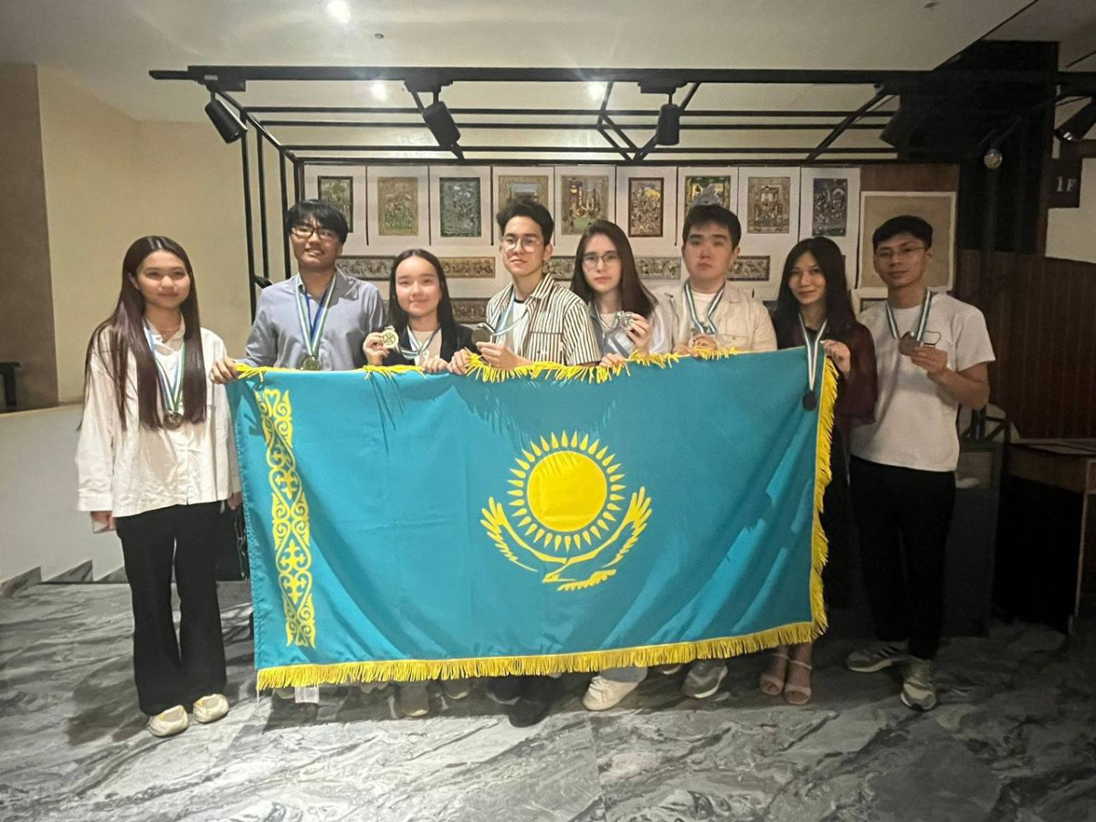 Казахстанская сборная завоевала восемь медалей на Международной олимпиаде по биологии имени Авиценны