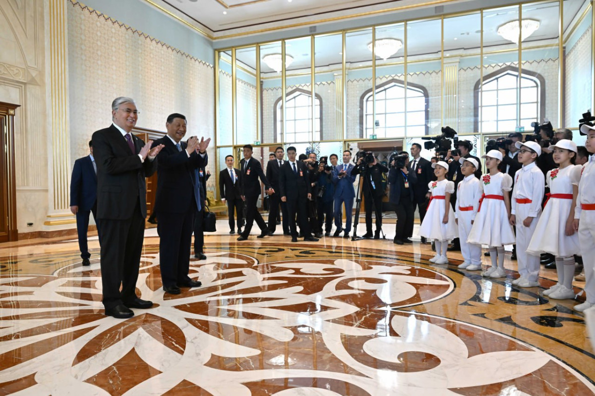 Президент Казахстана встретил Си Цзиньпина в столичном аэропорту