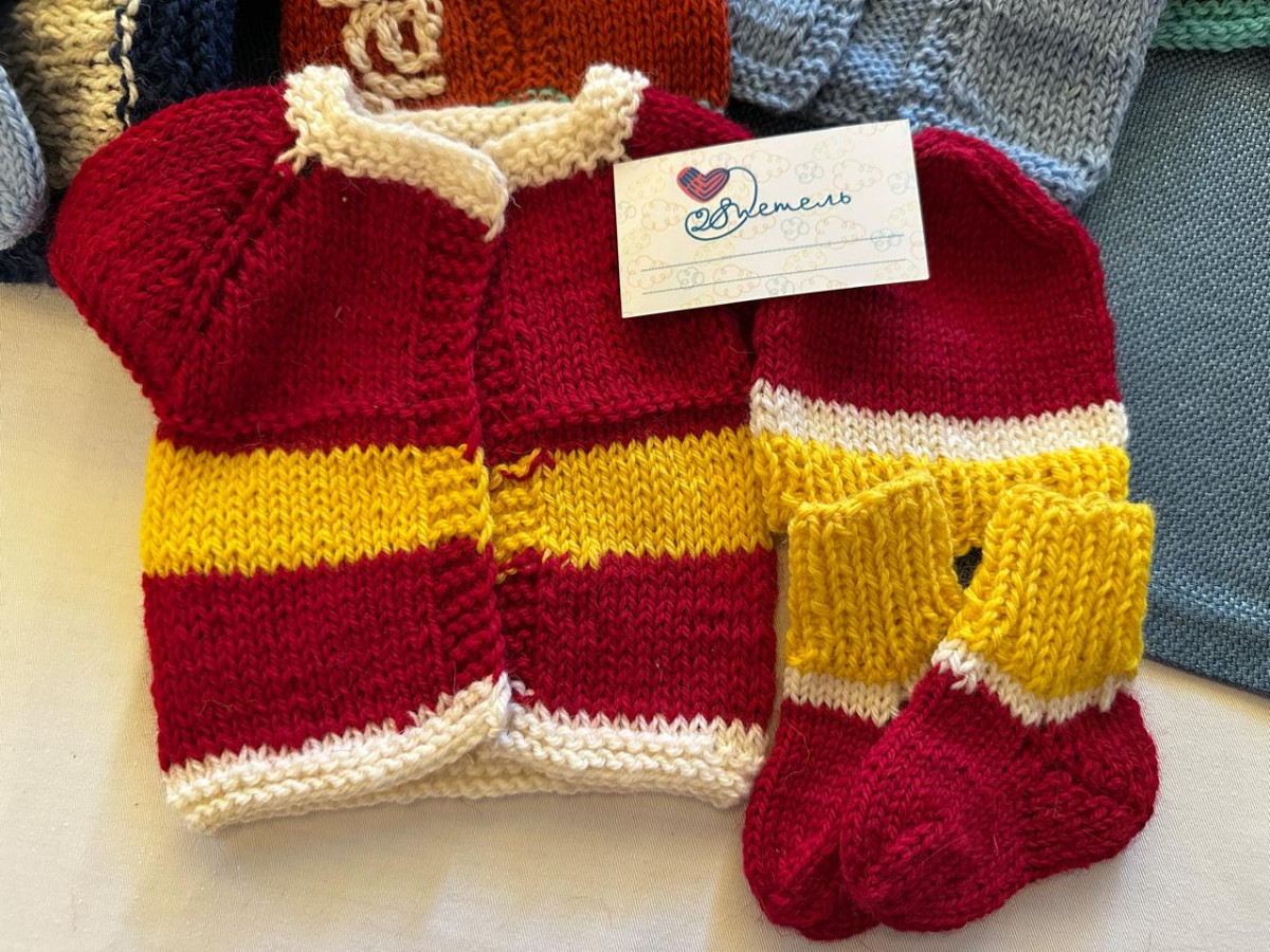 «Волшебная одежда!». Как в Алматы феи и врачи спасают недоношенных детей