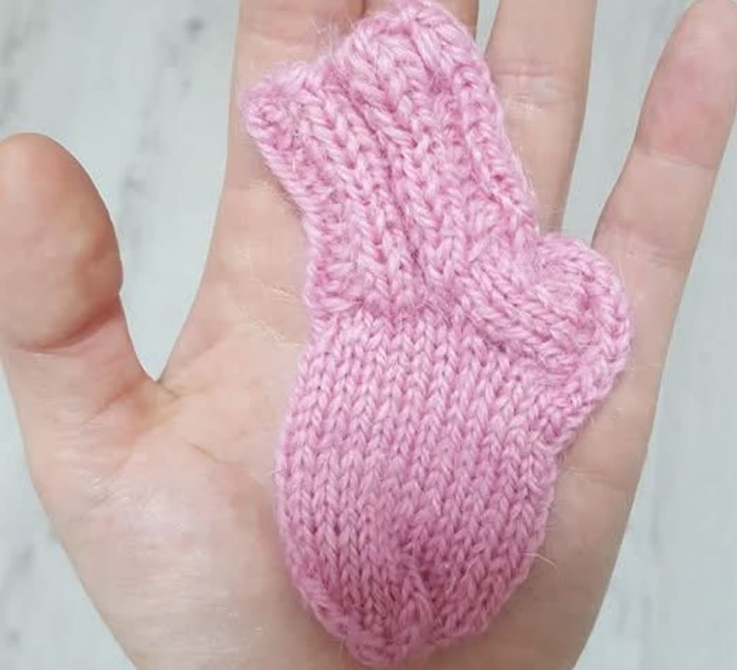 «Волшебная одежда!». Как в Алматы феи и врачи спасают недоношенных детей