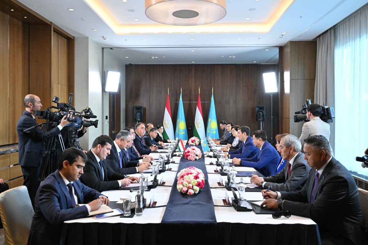 В Астане состоялась встреча спикера Мажилиса Ерлана Кошанова с Председателем парламента Таджикистана Рустами Эмомали В Астане состоялась встреча спикера Мажилиса Ерлана Кошанова с Председателем парламента Таджикистана Рустами Эмомали