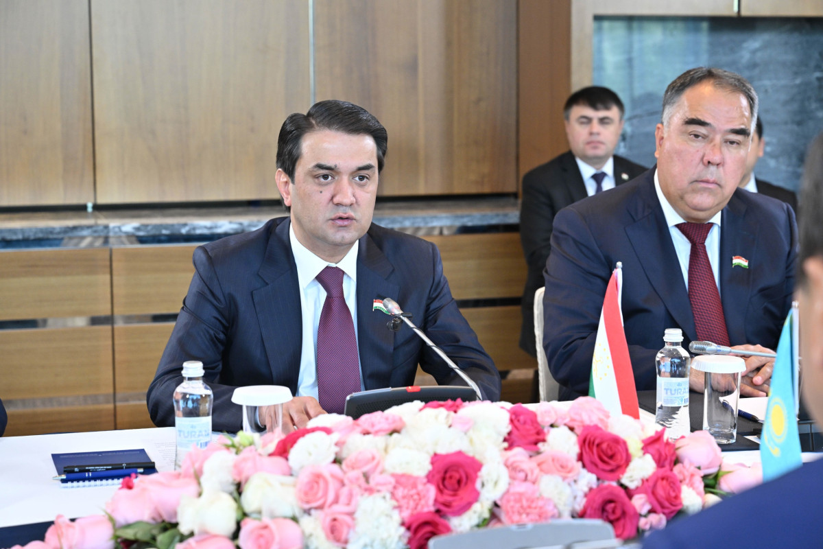 В Астане состоялась встреча спикера Мажилиса Ерлана Кошанова с Председателем парламента Таджикистана Рустами Эмомали В Астане состоялась встреча спикера Мажилиса Ерлана Кошанова с Председателем парламента Таджикистана Рустами Эмомали