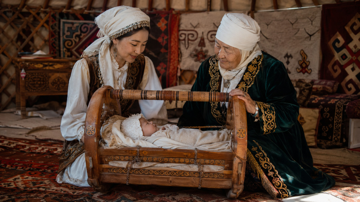Бесік бережно передавался из поколения в поколение/ <span style="font-weight: 400;">©El.kz/ Марина РУЗМАТОВА/ ИИ (ChatGPT)</span>