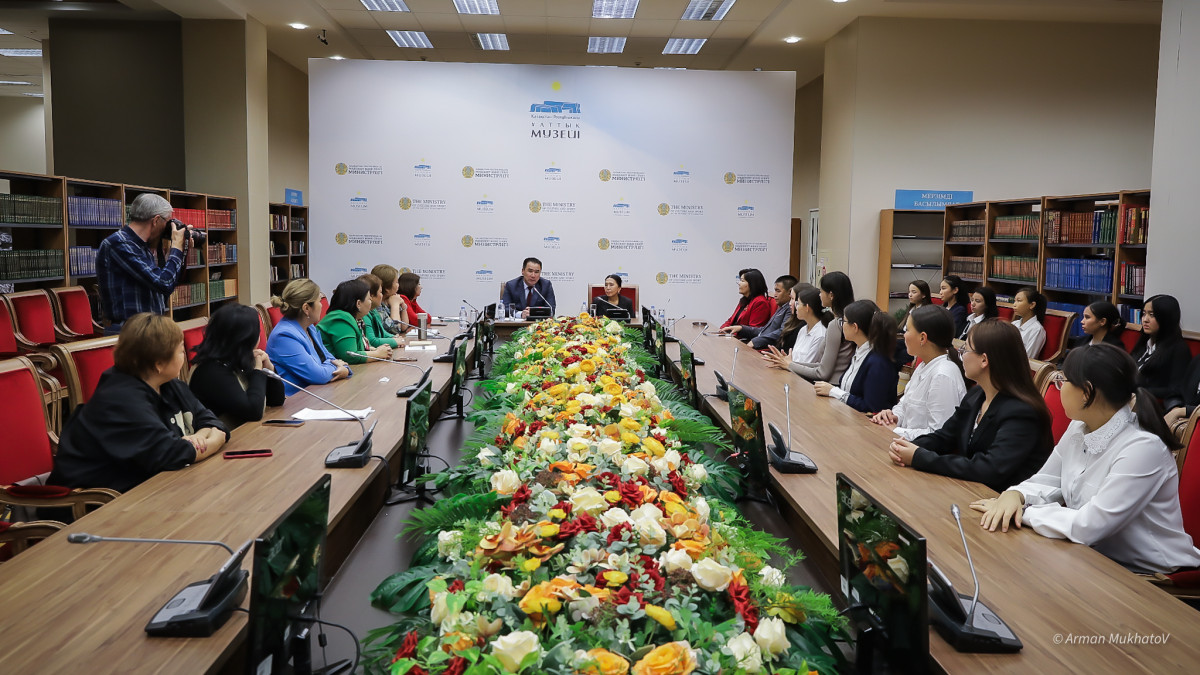 Астанада Оралхан Бөкейдің 80 жылдығына арналған көркемсөз оқу кеші өтті