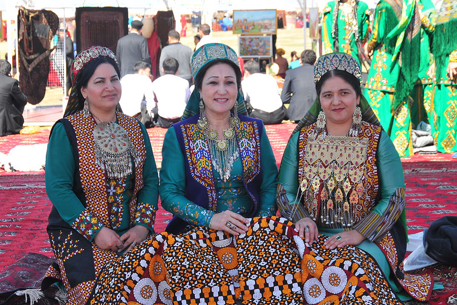 Туркмен халкам. Туркмения туркменки. Туркмения люди туркмены. Белуджи народ Туркменистана. Туркменки амазонки.