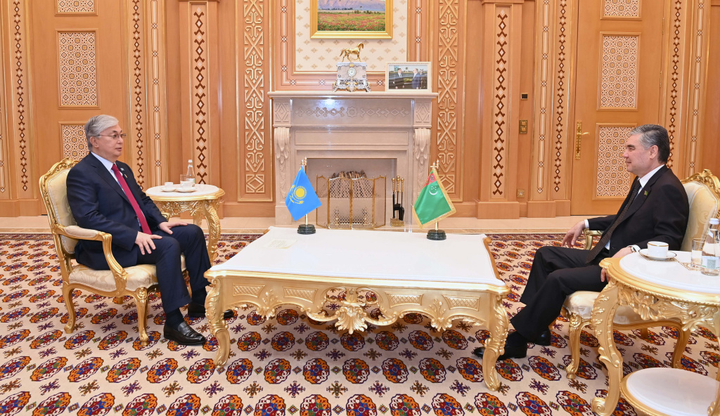 Kassym-Jomart Tokayev holds meeting with Gurbanguly Berdimuhamedow