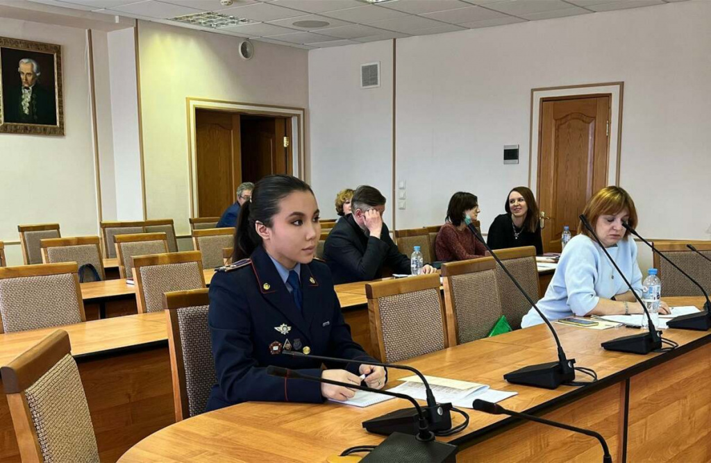 Казахстанская девушка-полицейский спасла ребенка от беды в Москве