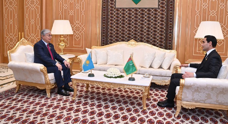 Токаев провел встречу с президентом Туркменистана 