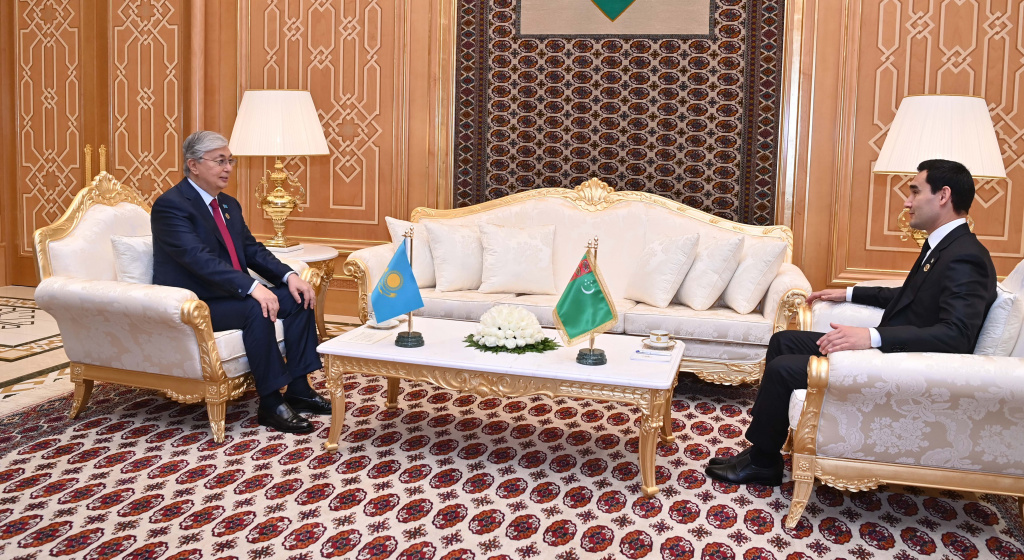 Kazakhstan President meets with Turkmenistan President