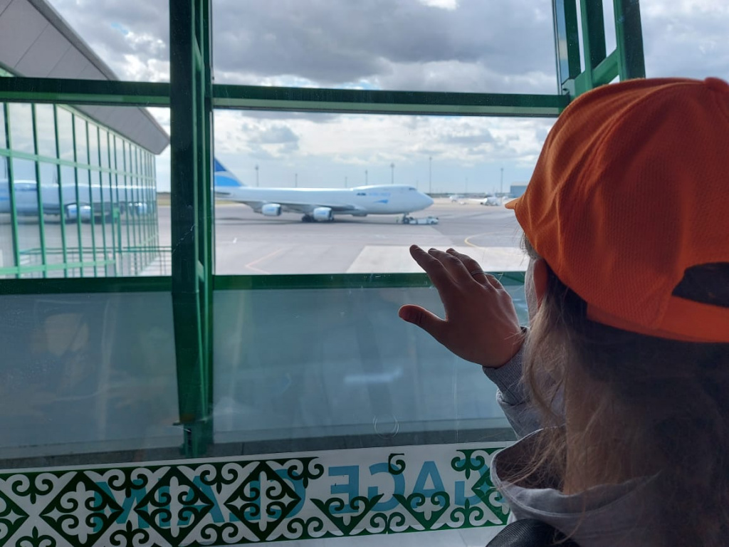Горы, пальмы, море – воспитанники детских домов путешествуют по Казахстану