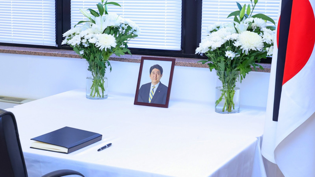 Смаилов в посольстве Японии выразил соболезнование по поводу смерти Синдзо Абэ
