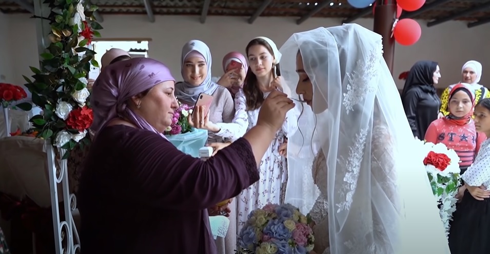 Чеченская свадьба в Казахстане: никакого алкоголя, максимум – кумыс