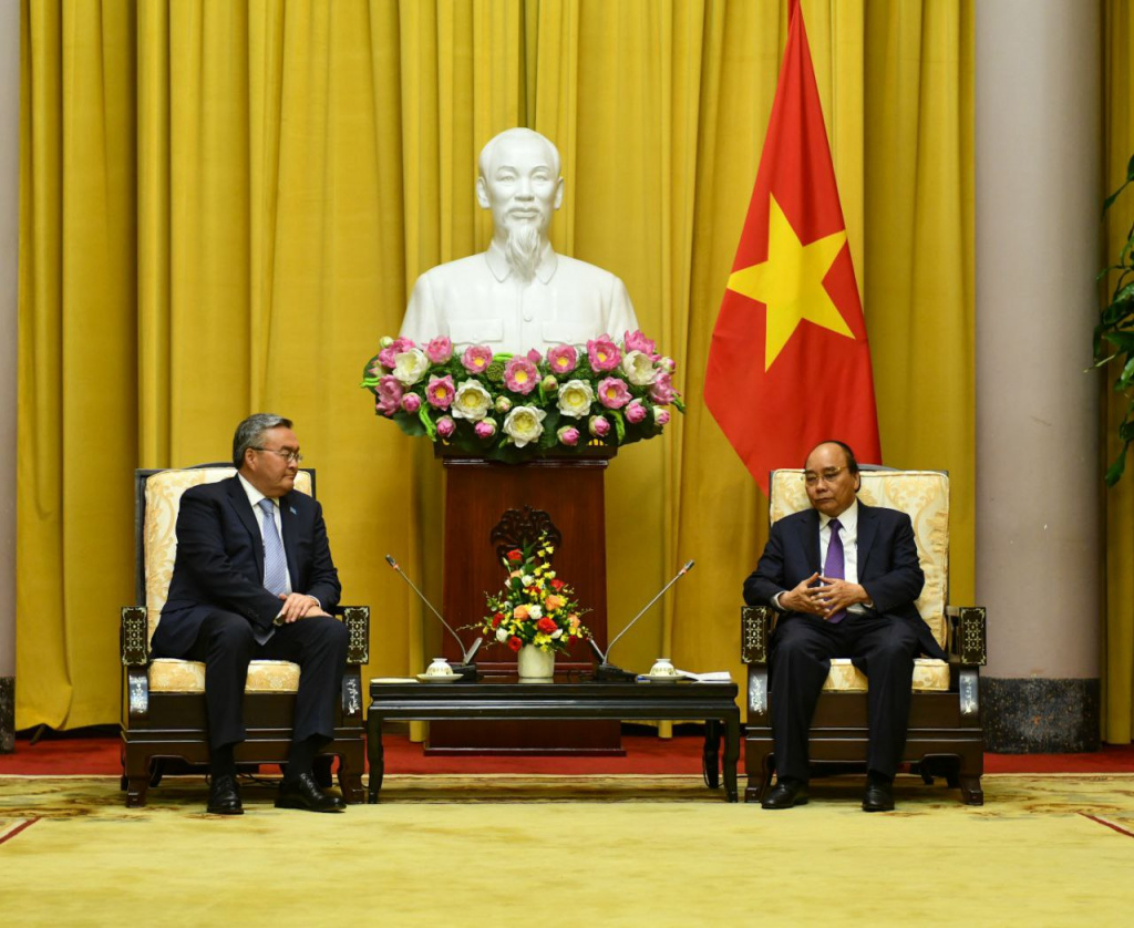 Глава МИД Казахстана впервые за 30 лет прибыл с официальным визитом во Вьетнам