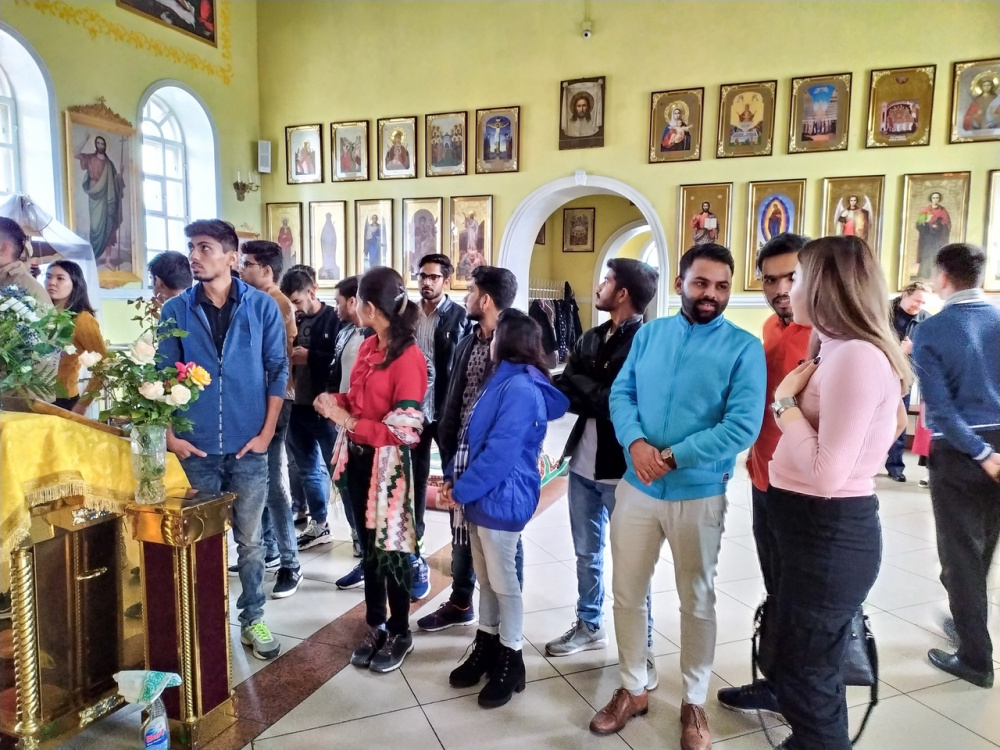 В СКО для иностранных студентов организовали экскурсию по духовным святыням