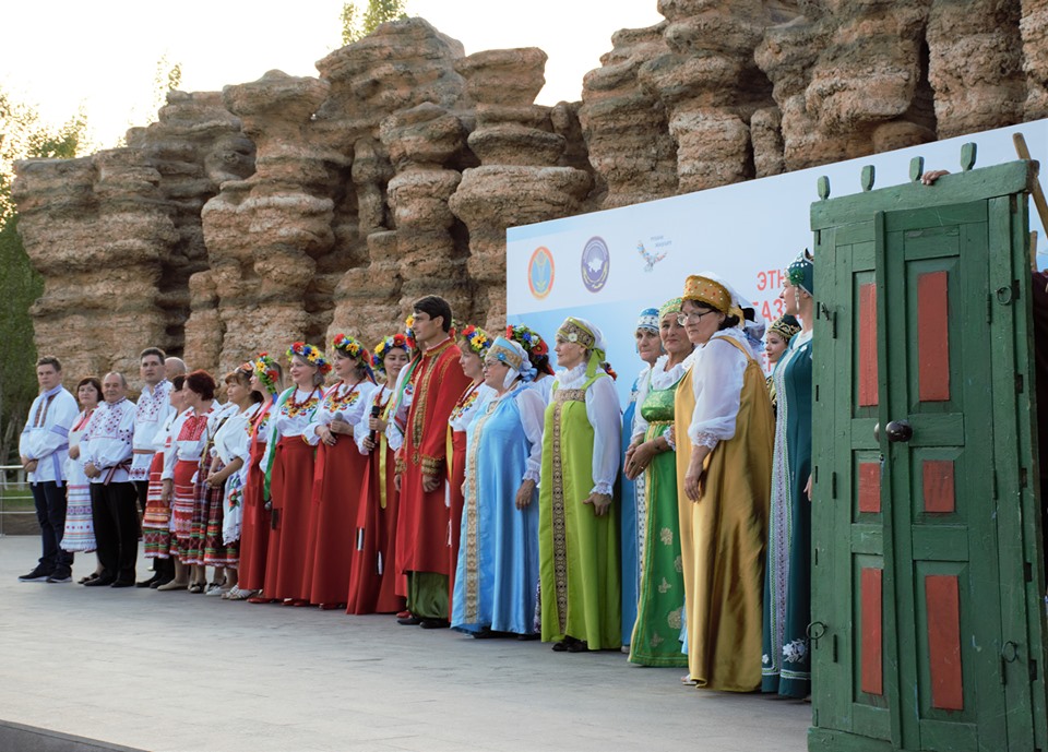 Столичный парк «Жетісу»: Заводные танцы и веселые песни представили славянские этнокультурные объединения