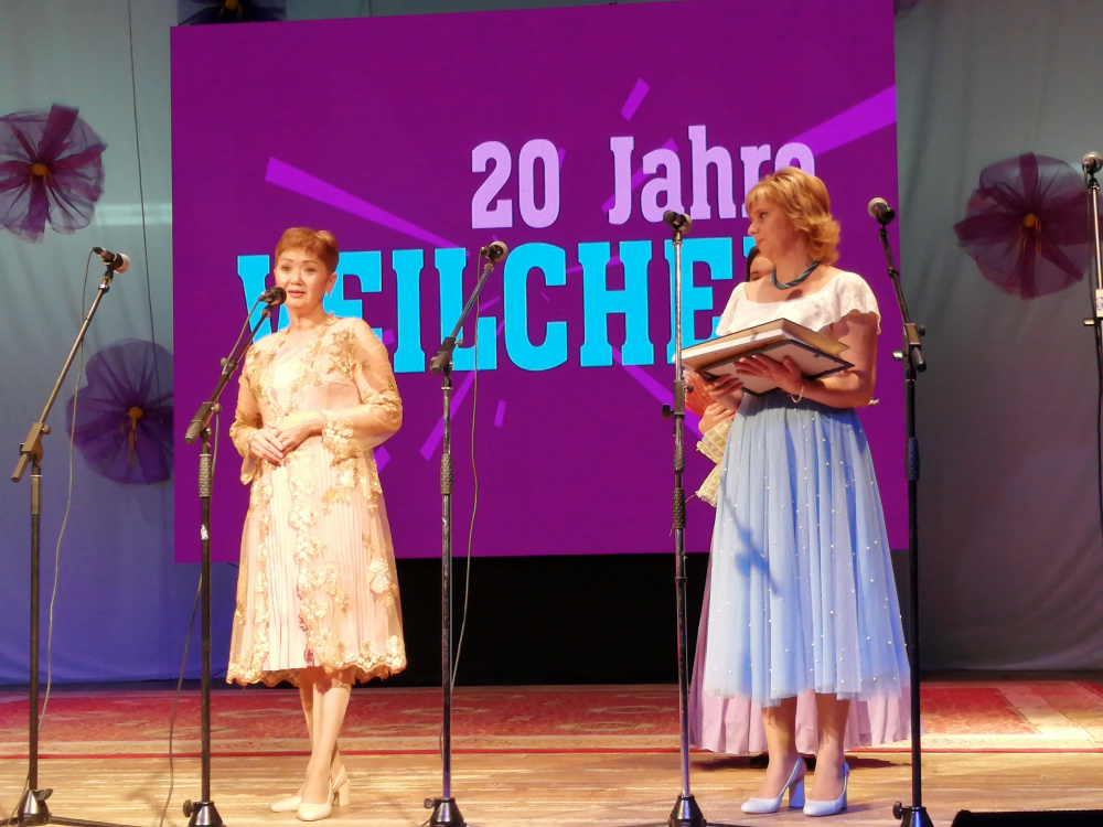 В хоре только девушки: Актюбинскому немецкому народному хору «Файльхен» – 20 лет
