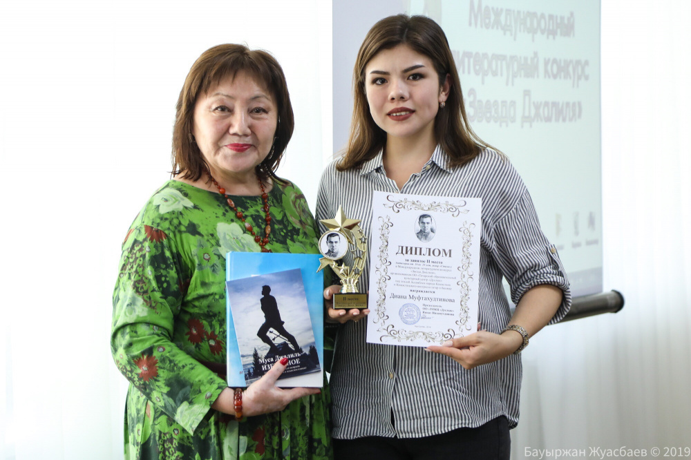   ﻿Самая юная победительница международного конкурса «Звезда Джалиля» перевела стихотворение поэта на узбекский язык
