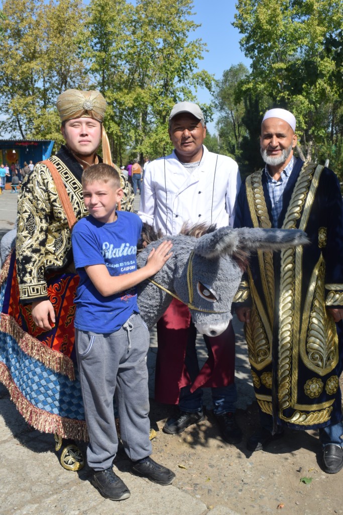 Қостанайдың тәжік-өзбек этномәдени бірлестігі балалар ауылының тәрбиеленушілеріне мереке сыйлады